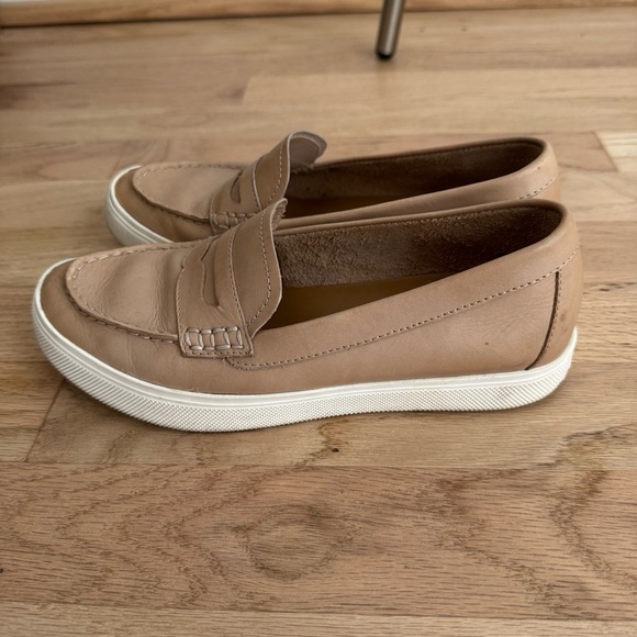 G.H. Bass & Co. Women’s Beige Tan Libby Slip-On Loafer size 6.5 - Picture 4 of 7